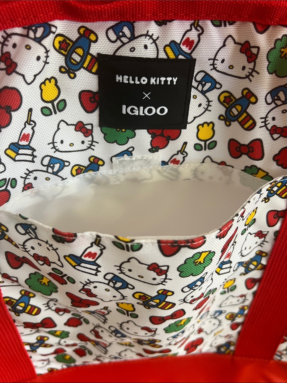 Igloo x Hello Kitty® Dual Compartment Tote Cooler Bag - Picture 6 of 8